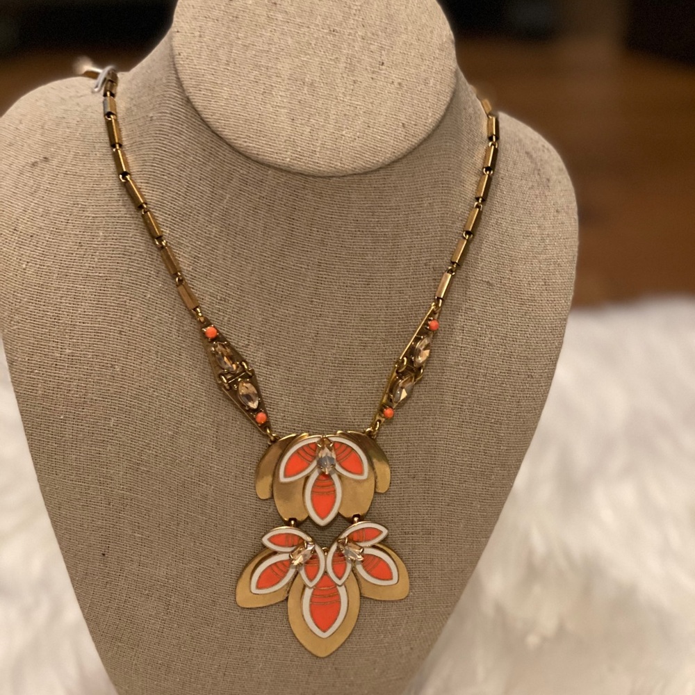 Stella & Dot Hibiscus Necklace